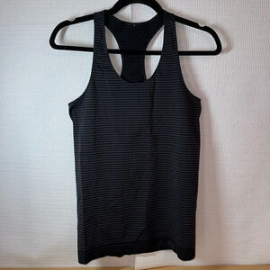 UNDER ARMOUR Womens Small Heat Gear Racer Black & Gray Performance Tank